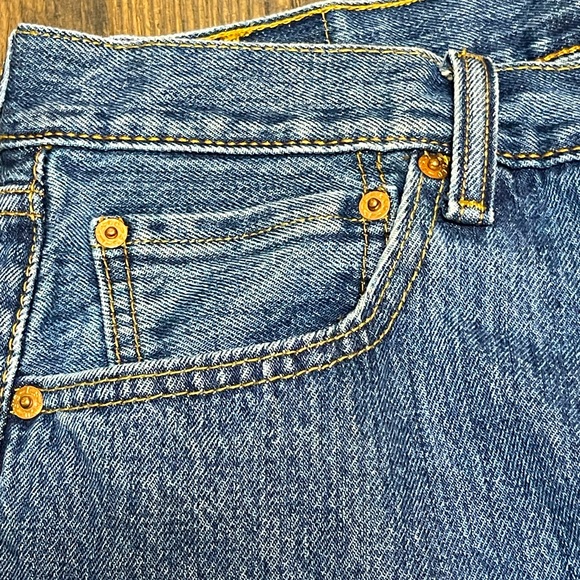 Men’s Levi’s Button Fly 501 Jeans Traditional Blue Denim Attached Tag W35 L30 - Picture 7 of 10